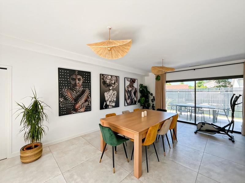 Maison - 210 m² - 5 pièces