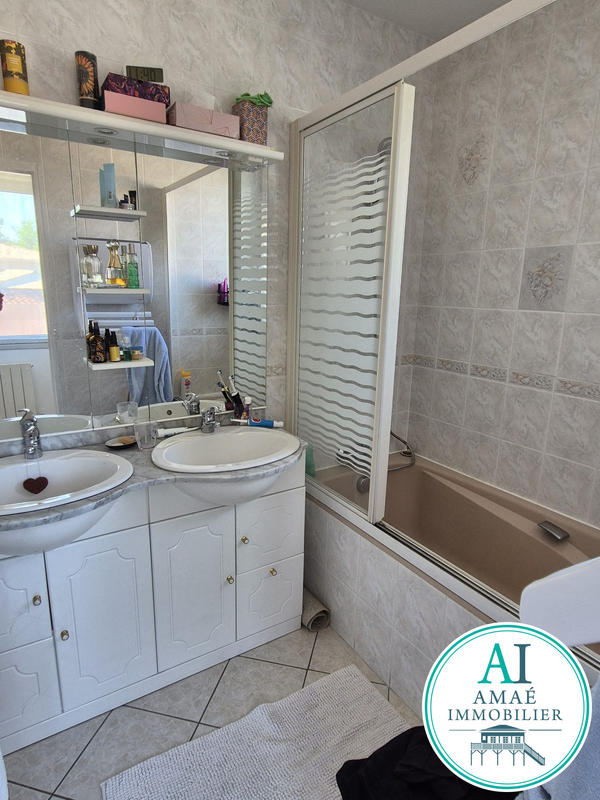 Maison - 241 m² - 11 pièces