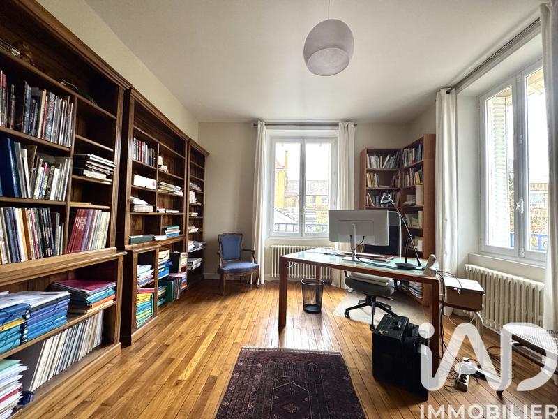 Maison - 262 m² - 9 pièces