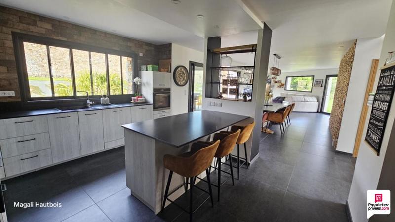 Demeure - 283 m² - 11 pièces