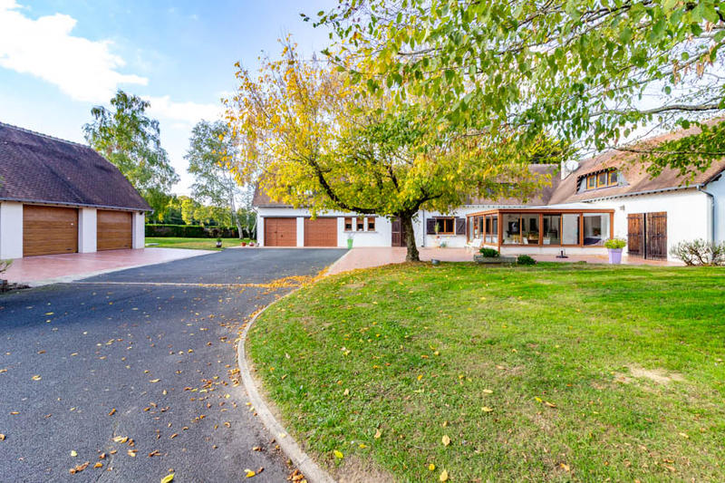 Maison - 300 m² - 8 pièces