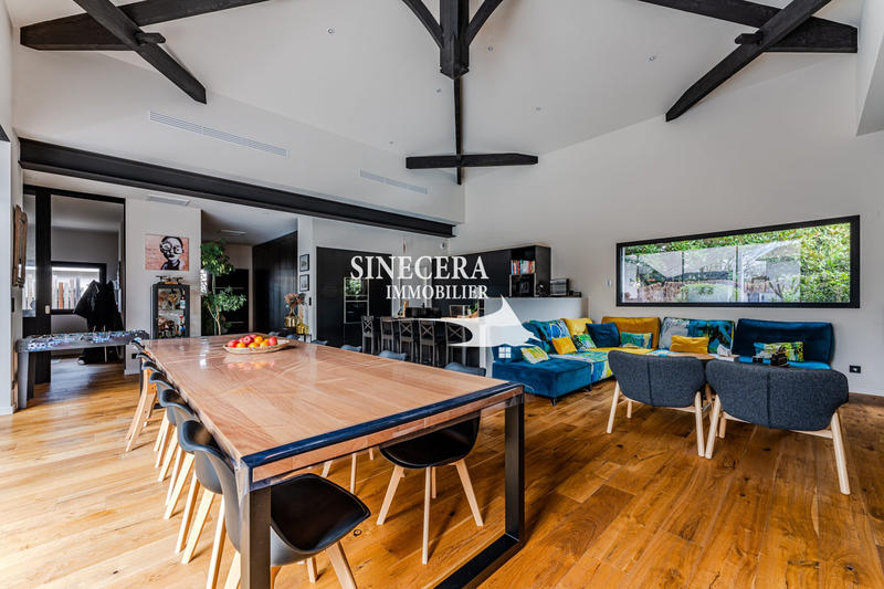 Villa - 285 m² - 8 pièces