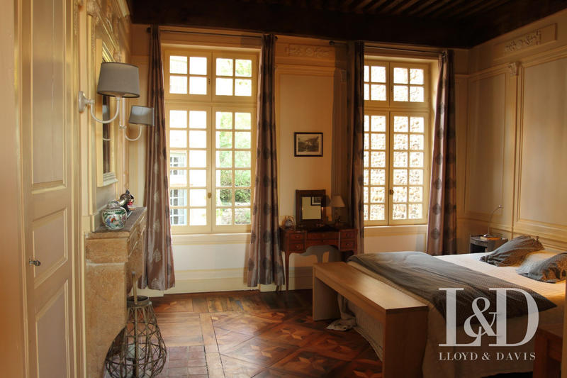 Maison - 439 m² - 10 pièces