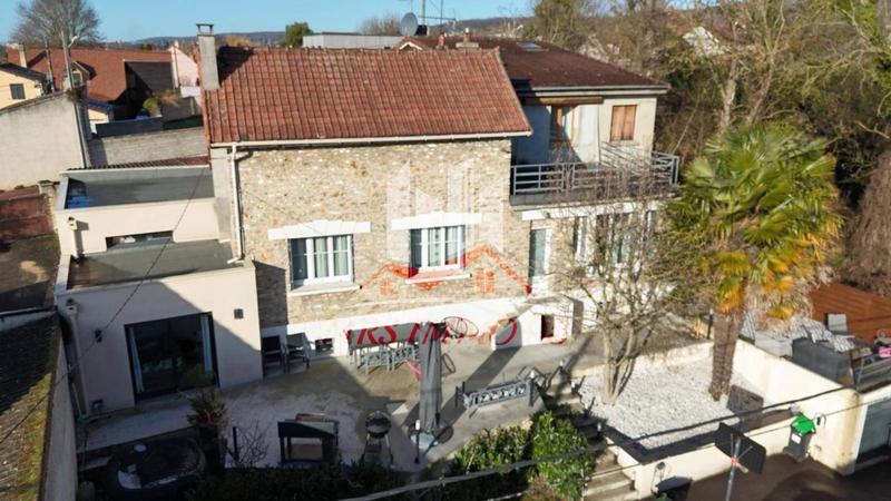 Propriété - 179 m² - 6 pièces