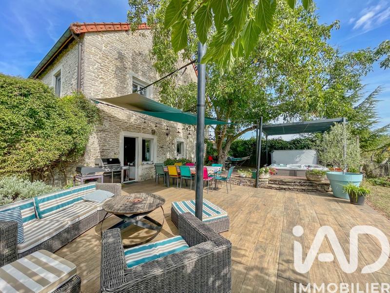 Maison - 280 m² - 8 pièces