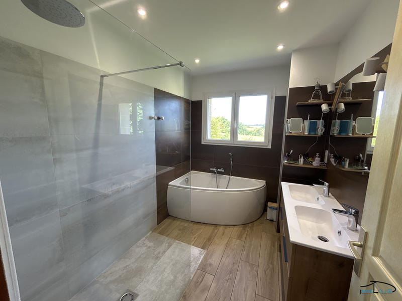 Maison traditionnelle - 172 m² - 6 pièces