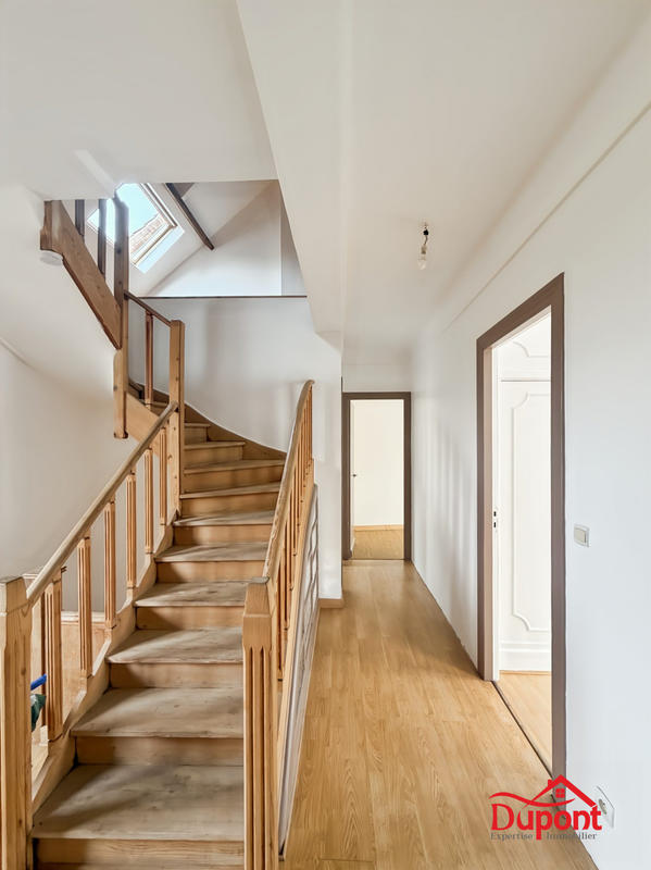 Maison - 249 m² - 7 pièces