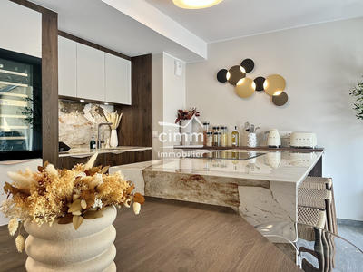 Appartement - 100 m² - 4 pièces