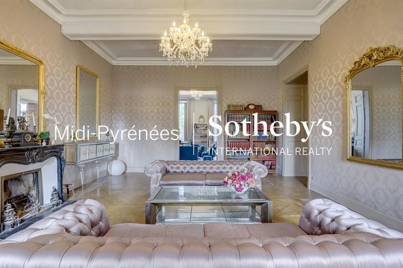 Château - 1 700 m² - 50 pièces