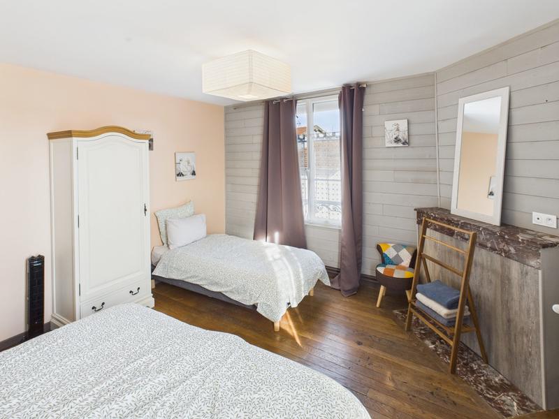 Maison - 320 m² - 12 pièces