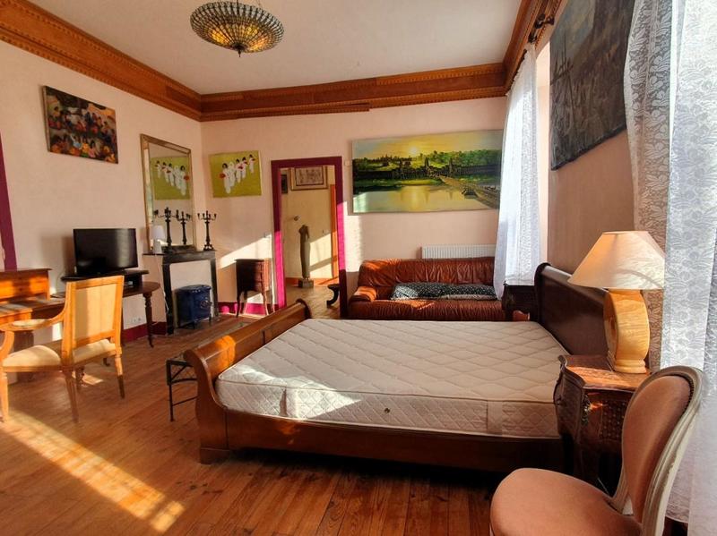 Propriété - 311 m² - 9 pièces