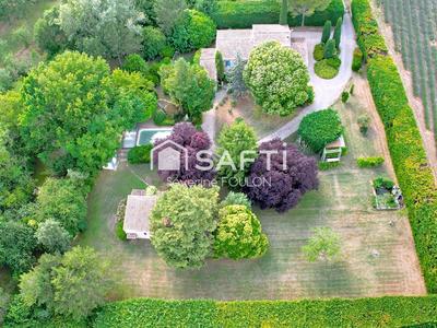 Maison - 185 m² - 9 pièces