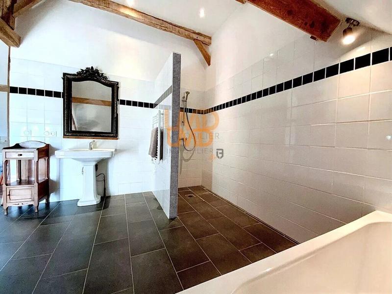 Maison ancienne - 195 m² - 3 pièces