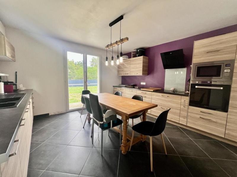 Pavillon - 214 m² - 7 pièces