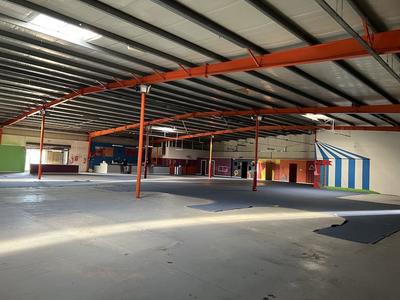 Local commercial - 2 000 m² - 5 pièces