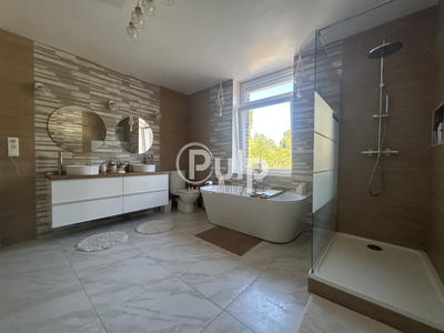 Maison - 120 m² - 6 pièces