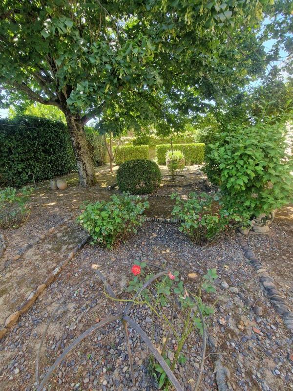 Maison - 285 m² - 10 pièces