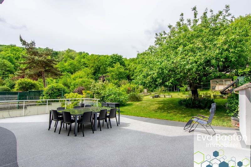 Maison - 265 m² - 10 pièces