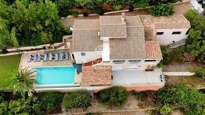 Villa - 242 m² - 9 pièces