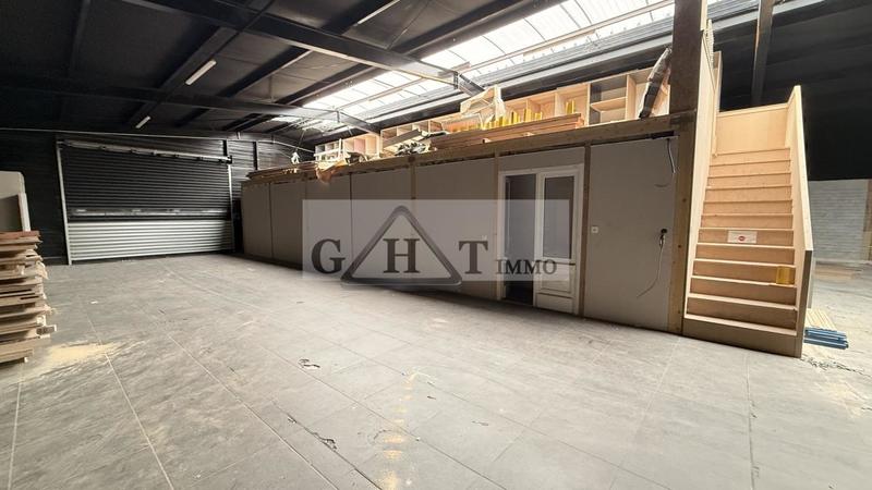 Entrepôt - 1 178 m²