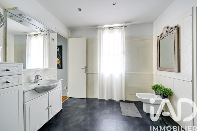 Maison - 299 m² - 10 pièces
