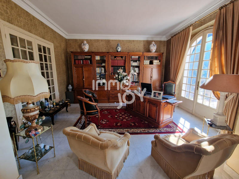 Villa - 411 m² - 12 pièces