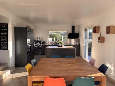 Maison traditionnelle - 140 m² - 6 pièces