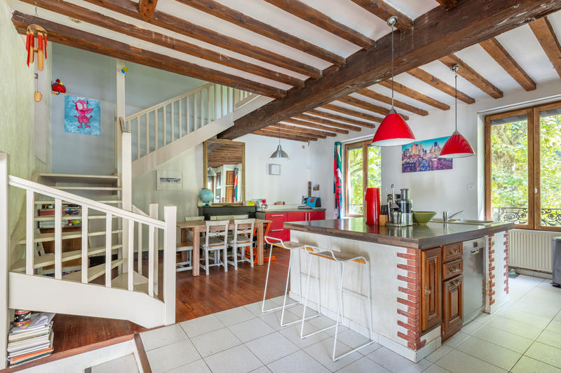 Maison - 245 m² - 7 pièces