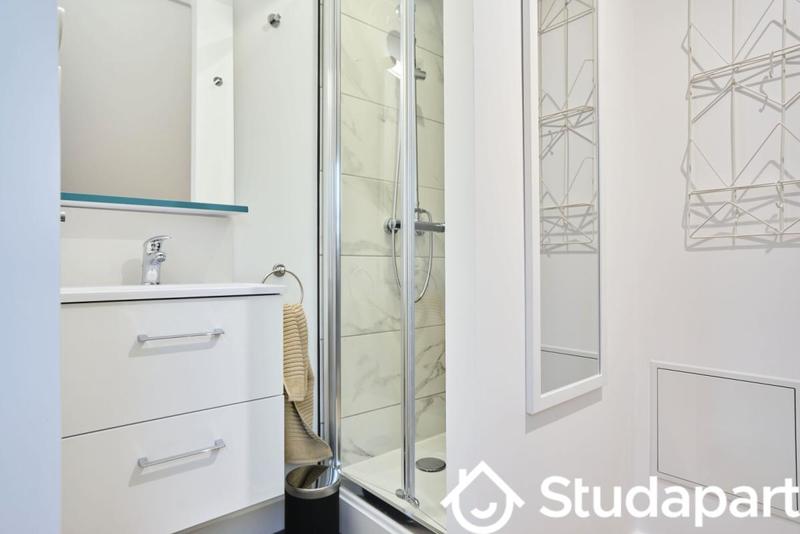 Chambre - 9 m² - 1 pièce