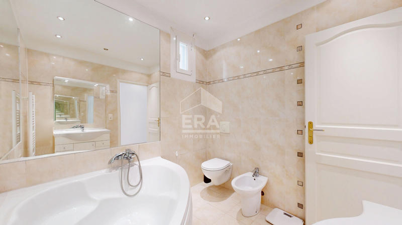 Appartement - 82 m² - 3 pièces