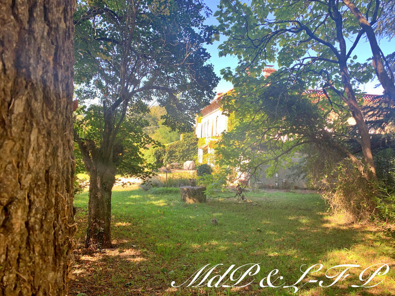 Maison - 241 m² - 7 pièces