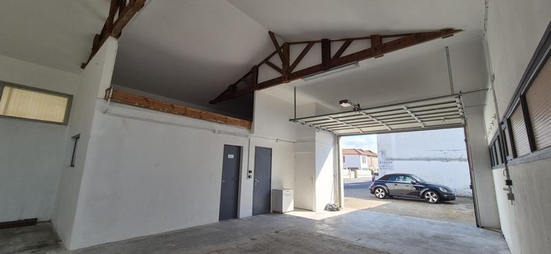 Entrepôt - 252 m² - 4 pièces