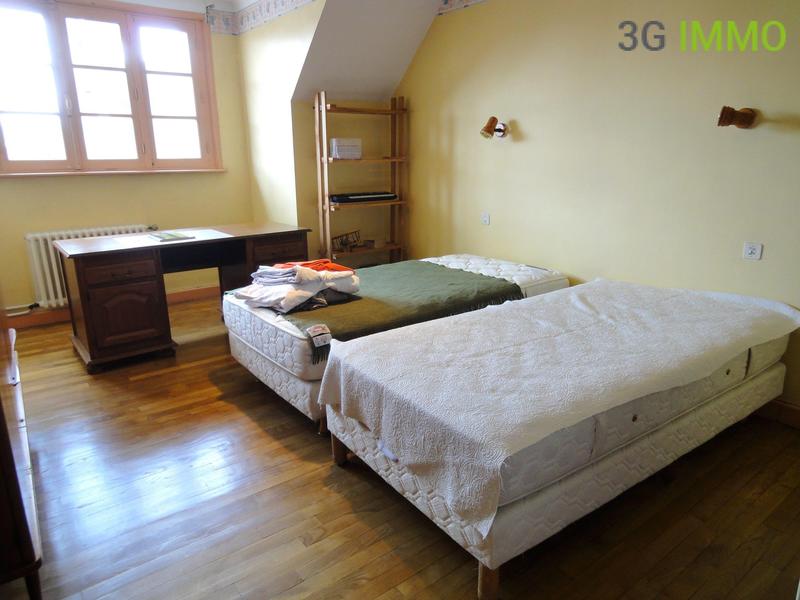 Maison - 235 m² - 9 pièces