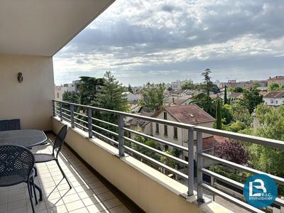 Appartement - 90 m² - 4 pièces