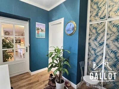 Appartement - 141 m² - 6 pièces