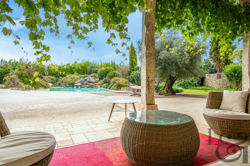 Maison - 769 m² - 8 pièces