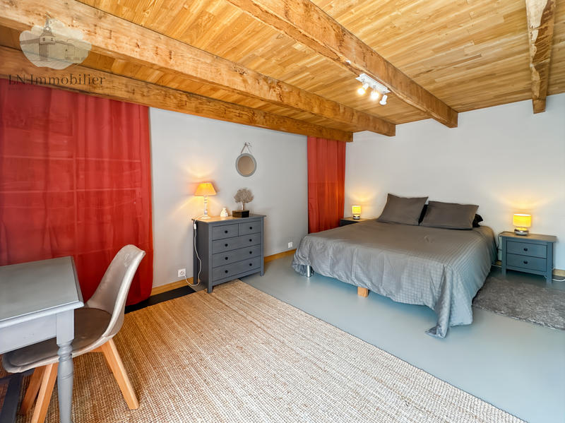 Maison - 211 m² - 15 pièces