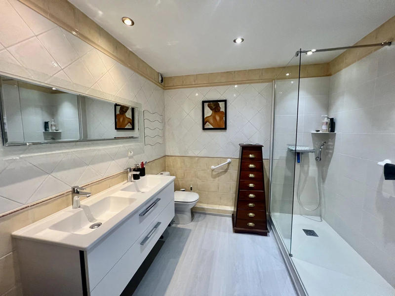 Appartement - 80 m² - 3 pièces