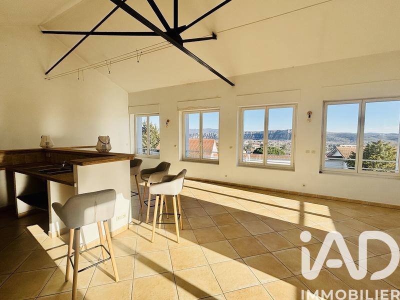 Appartement - 95 m² - 3 pièces