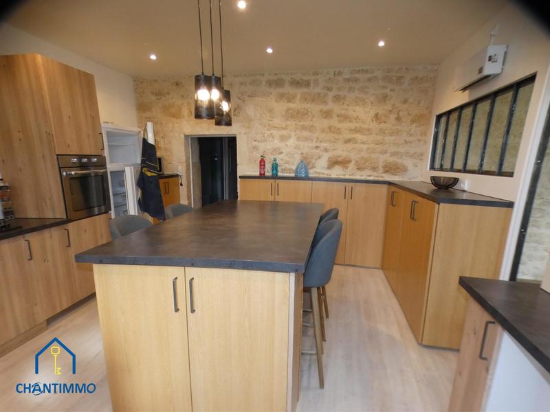 Maison - 210 m² - 6 pièces