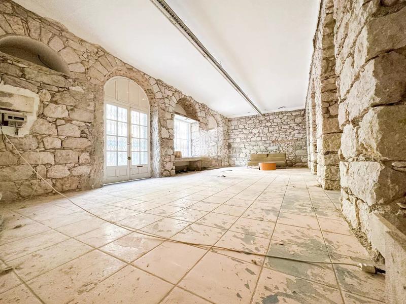 Bureau - 168 m² - 1 pièce