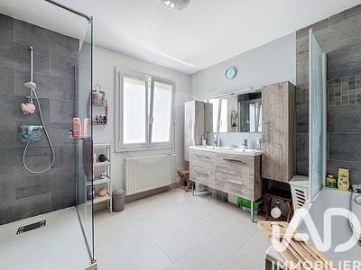 Maison - 127 m² - 7 pièces