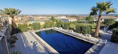 Maison - 240 m² - 6 pièces