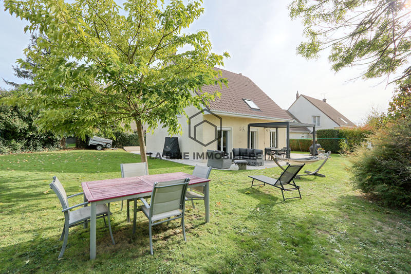 Maison - 161 m² - 8 pièces