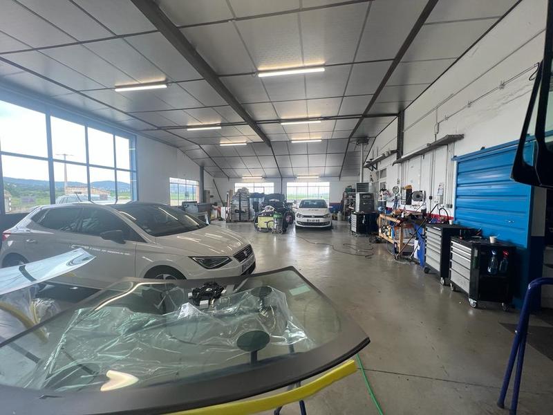 Local d'activité / Entrepôt - 276 m² - 4 pièces