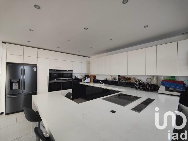 Maison - 200 m² - 7 pièces