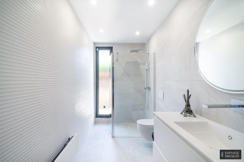 Maison contemporaine - 220 m² - 6 pièces