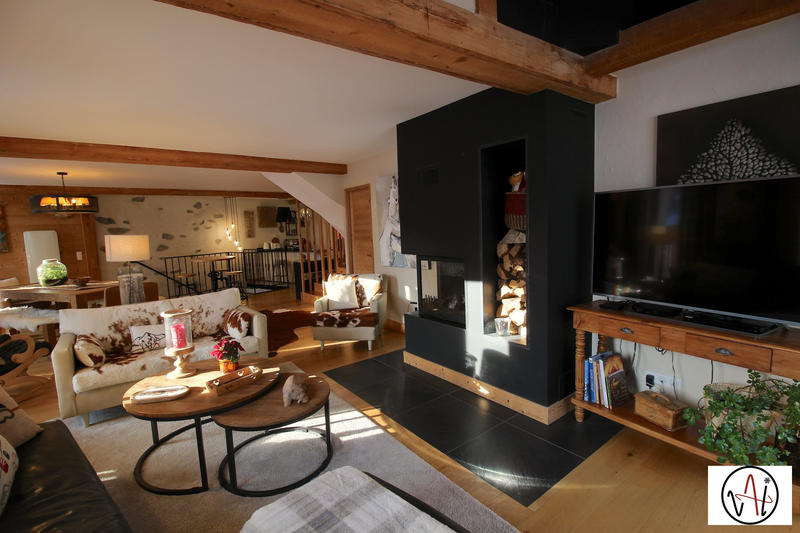 Maison - 168 m² - 9 pièces