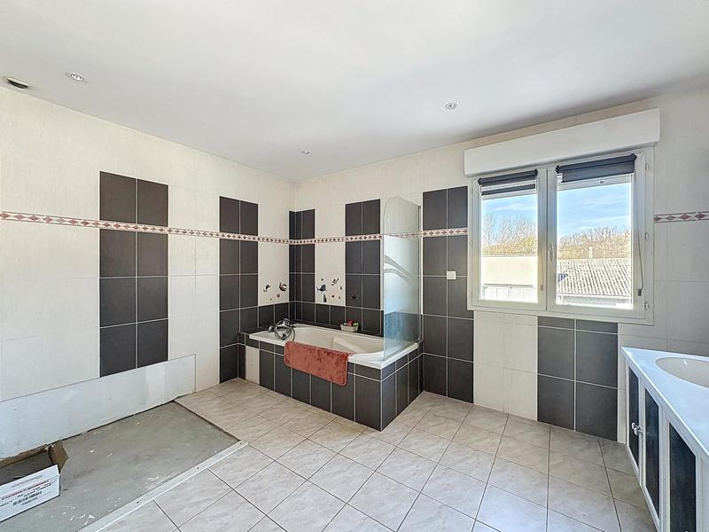 Local commercial - 8 pièces