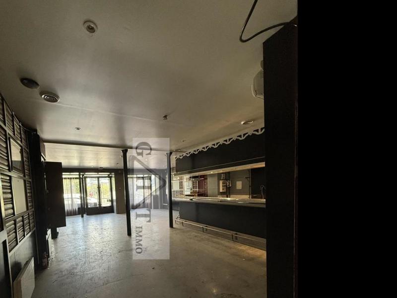 Local commercial - 2 076 m²